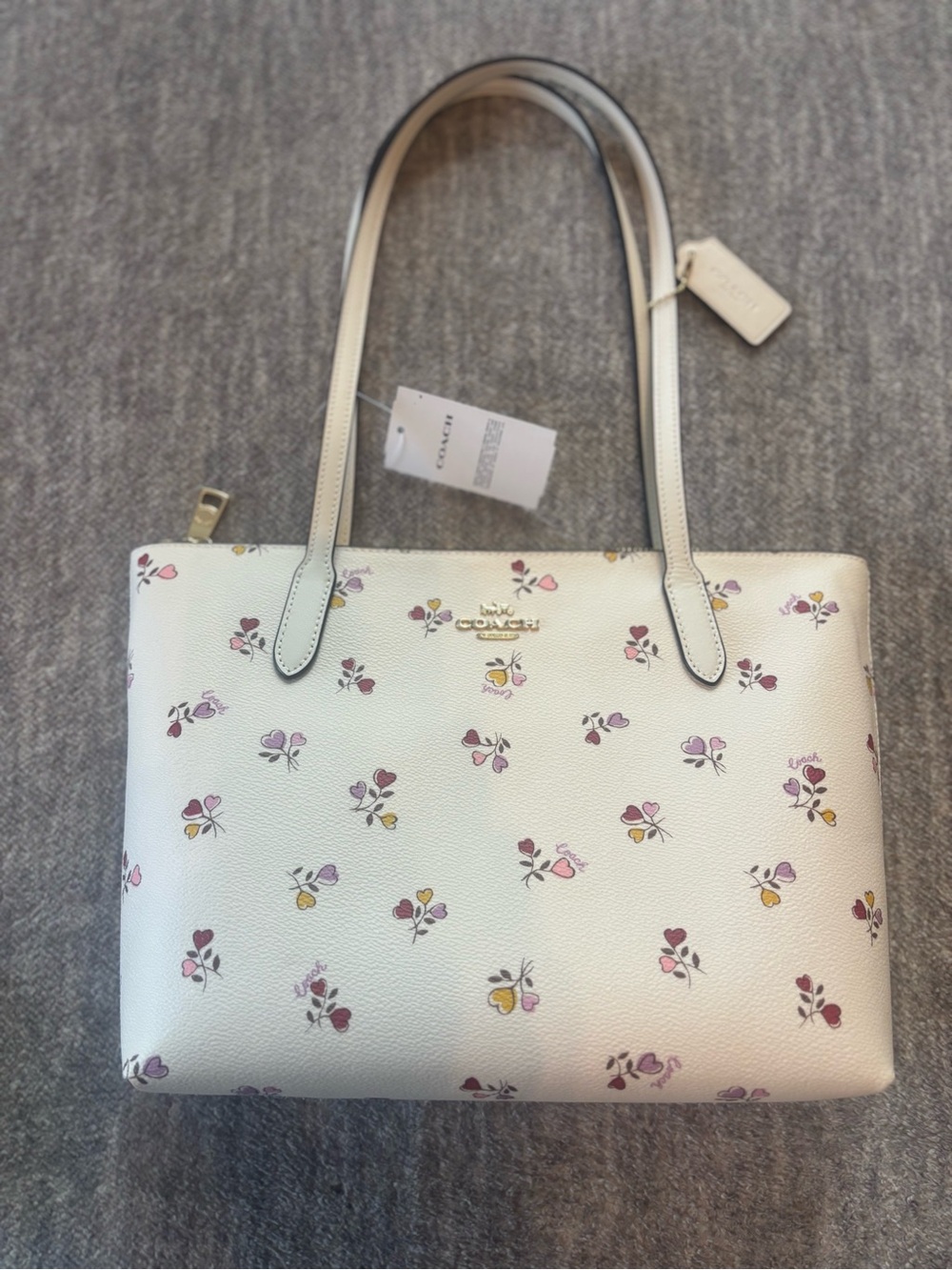NWT Coach Fiona Tote Bag With Heart Print In Chalk Multi With Matching Wallet. - Picture 3 of 8